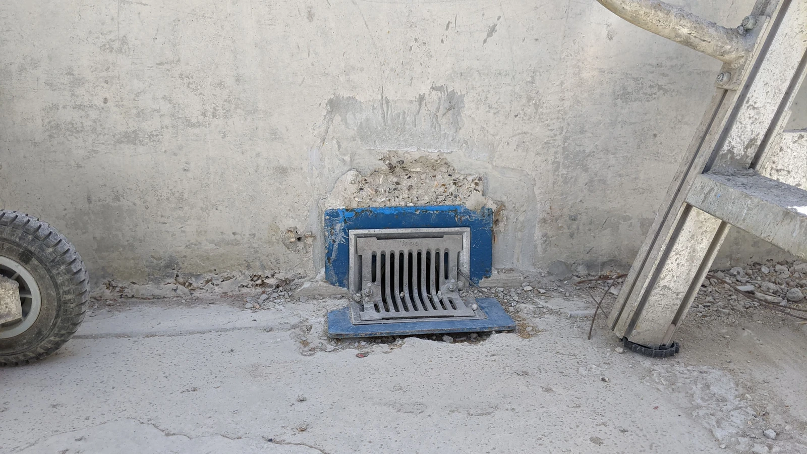 Grand Union parapet drain